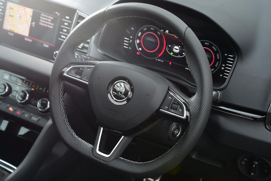 Панель приборов Skoda Karoq 4x4 Sportline 2018 года  (UK) (фото 5 из 13)